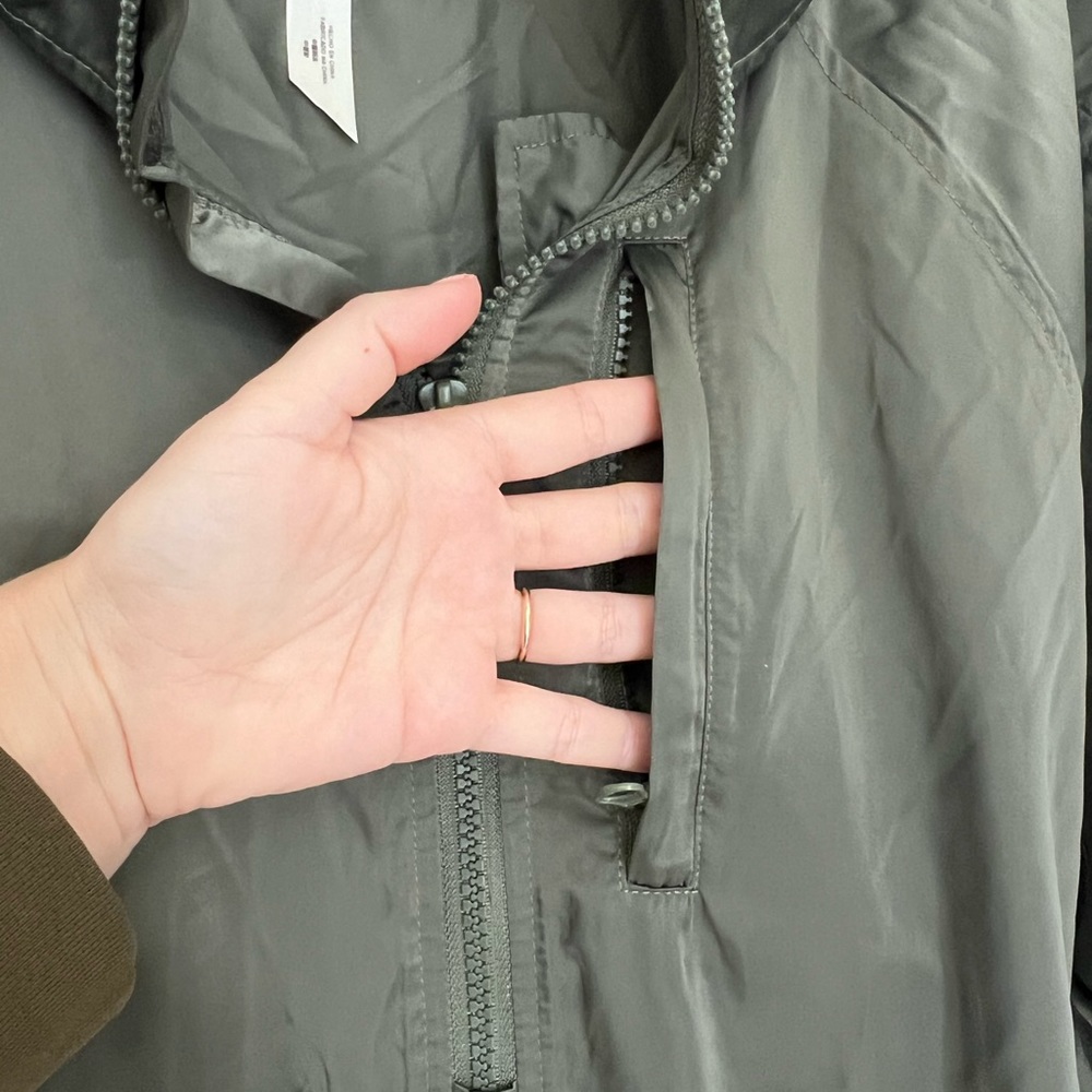 🖤 CLOSET CLEAR OUT 🖤 Free People Movement w/ Tuck Away Hoodie Bomber Jacket - Picture 4 of 7